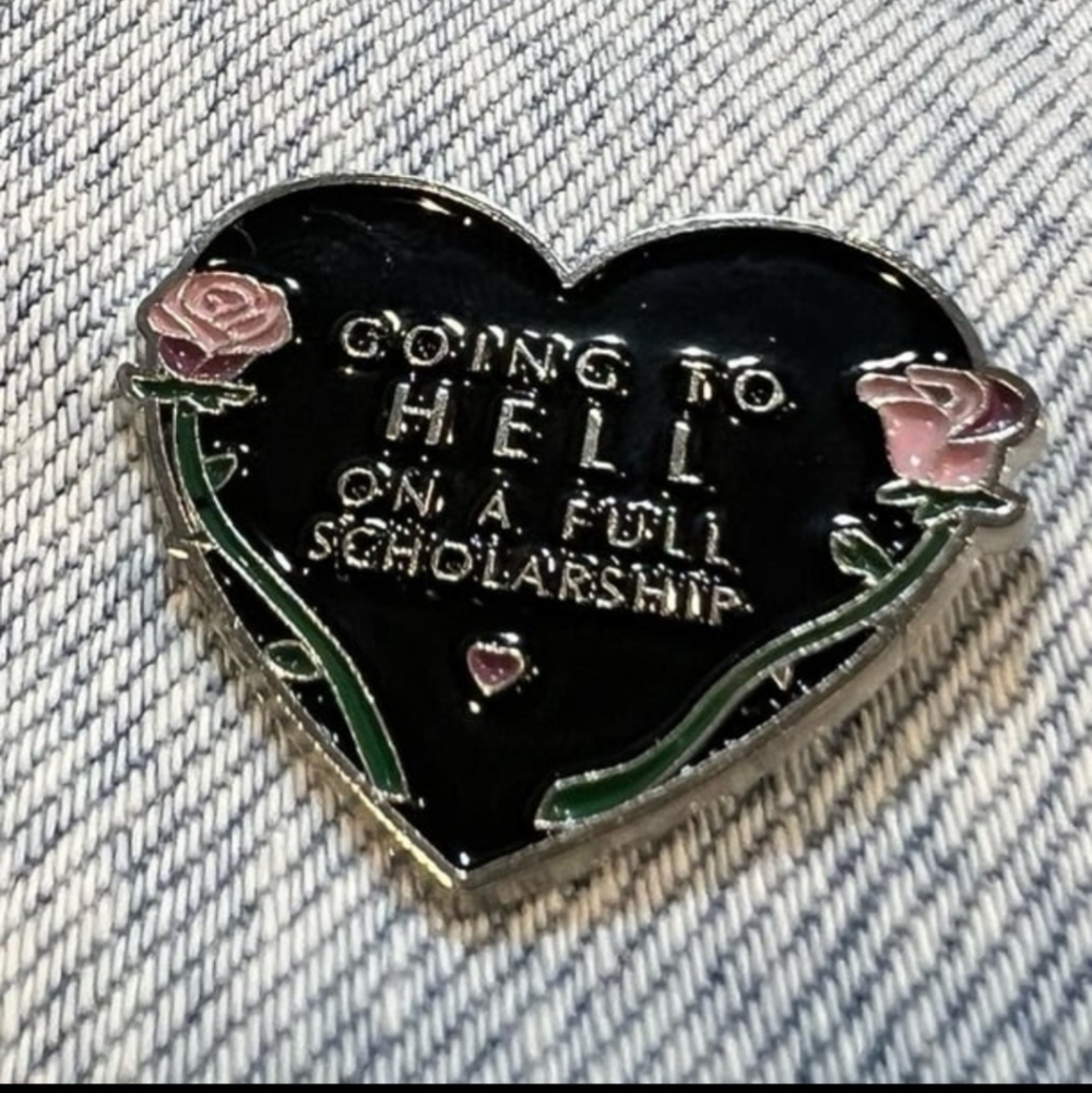 Heart-Shaped Enamel Pin with Roses - Picture 2 of 2